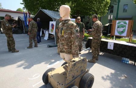 Seznanitev vojaških obveznikov s pravicami in dolžnostmi vojašnica Postojna 12 Foto Ljubo Vukelič